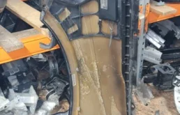 Крыло правое для Volkswagen Touareg 2004 года на фотографиях