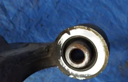 Рычаг передний левый верхний для Nissan X-Trail 2010 года на фотографиях