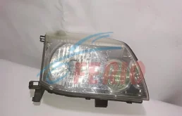 Фары для Nissan X-Trail 2003 года на фотографиях