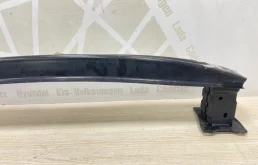 Усилитель заднего бампера для Skoda Octavia 2017 года на фотографиях