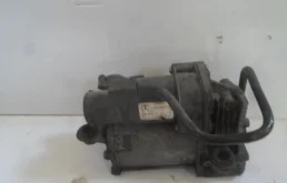 Компрессор пневмоподвески задний для Mercedes-Benz S class 2014 года на фотографиях