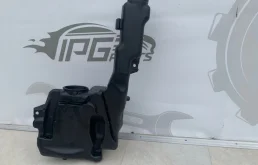 Бачок стеклоомывателя передний для Mercedes-Benz C class 2014 года на фотографиях