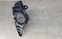 Заглушка ПТФ передняя правая для Toyota RAV4 2016 года на фотографиях