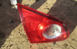 Фонарь внутренний правый для Nissan Qashqai 2008 года на фотографиях