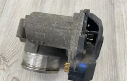 Дроссельная заслонка для Audi A4 2012 года на фотографиях