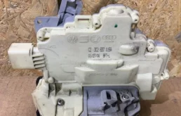 Центральный замок для Volkswagen Passat 2005 года на фотографиях