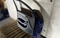 Дверь передняя левая для Audi A4 2011 года на фотографиях