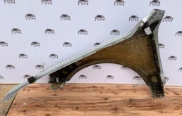 Крыло правое для Volkswagen Touareg 2002 года на фотографиях