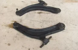 Рычаг передний правый нижний для Nissan X-Trail 2008 года на фотографиях