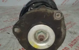 Амортизатор передний правый для Volkswagen Tiguan 2014 года на фотографиях