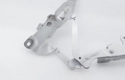 Петля капота левая для BMW 5er на фотографиях