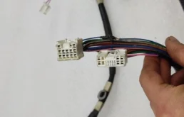 Петля двери передней левой нижняя для Toyota RAV4 2010 года на фотографиях