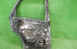 Дверь задняя левая для Suzuki SX4 2009 года на фотографиях