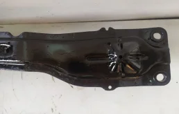 Подрамник двигателя для Nissan X-Trail 2000 года на фотографиях