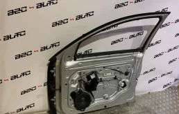 Дверь передняя правая для Volvo S40 1996 года на фотографиях