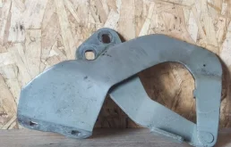 Петля капота левая для Ford Kuga 2013 года на фотографиях