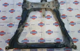 Подрамник двигателя для Nissan X-Trail 2017 года на фотографиях