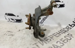 Кулак поворотный правый для Toyota RAV4 2012 года на фотографиях