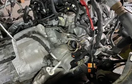 Двигатель без навесного для Porsche Macan 2023 года на фотографиях