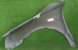 Крыло правое для Toyota Avensis 2004 года на фотографиях