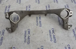 Подрамник двигателя для Volkswagen Touareg 2013 года на фотографиях