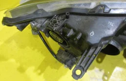 Фара левая для Nissan X-Trail 2018 года на фотографиях