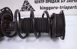 Амортизатор передний левый для Skoda Octavia 2020 года на фотографиях