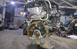 Двигатель для Nissan Pathfinder 2005 года на фотографиях