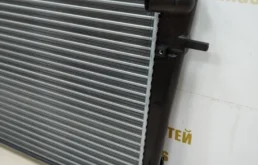 Радиатор охлаждения ДВС для Hyundai Tucson 2005 года на фотографиях
