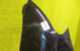 Крыло правое для Volkswagen Touareg 2006 года на фотографиях