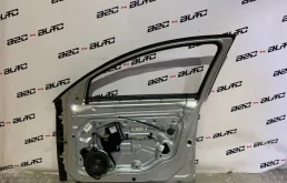 Дверь передняя правая для Volvo S40 1996 года на фотографиях