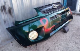 Бампер для Toyota RAV4 2002 года на фотографиях