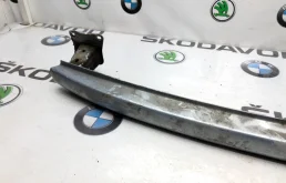 Усилитель заднего бампера для Skoda Octavia 2009 года на фотографиях