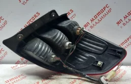 Фонарь левый для Suzuki SX4 2011 года на фотографиях