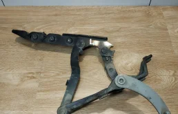 Петля капота левая для Mercedes-Benz S class на фотографиях