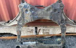 Подрамник двигателя для Nissan Murano 2002 года на фотографиях