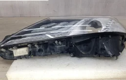 Фара левая для Toyota Camry 2019 года на фотографиях