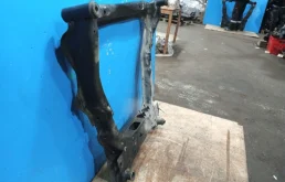 Балка передняя поперечная для Nissan X-Trail 2008 года на фотографиях