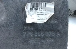 Подкрылок передний правый для Volkswagen Touareg 2015 года на фотографиях