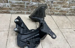 Кронштейн крыла задний левый для BMW X5 на фотографиях