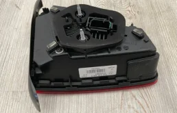 Фонарь внутренний правый для Volkswagen Passat 2019 года на фотографиях