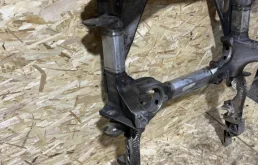 Подрамник двигателя для Porsche Panamera 2016 года на фотографиях