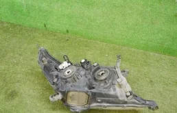 Фара ксенон левая для Toyota Land Cruiser 2009 года на фотографиях