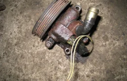 Насос ГУР для Ford Focus 2010 года на фотографиях