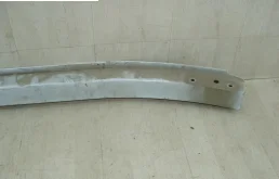 Усилитель бампера передний верхний для Opel Astra 2005 года на фотографиях