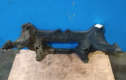 Подрамник двигателя для Nissan X-Trail 2000 года на фотографиях