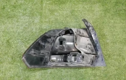 Фонарь внешний правый для Volkswagen Polo 2009 года на фотографиях