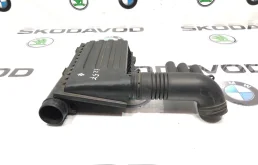 Корпус воздушного фильтра для Skoda Octavia 2014 года на фотографиях