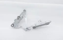 Петля капота левая для BMW 5er на фотографиях