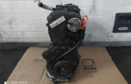 Двигатель без навесного для Volkswagen Tiguan 2014 года на фотографиях